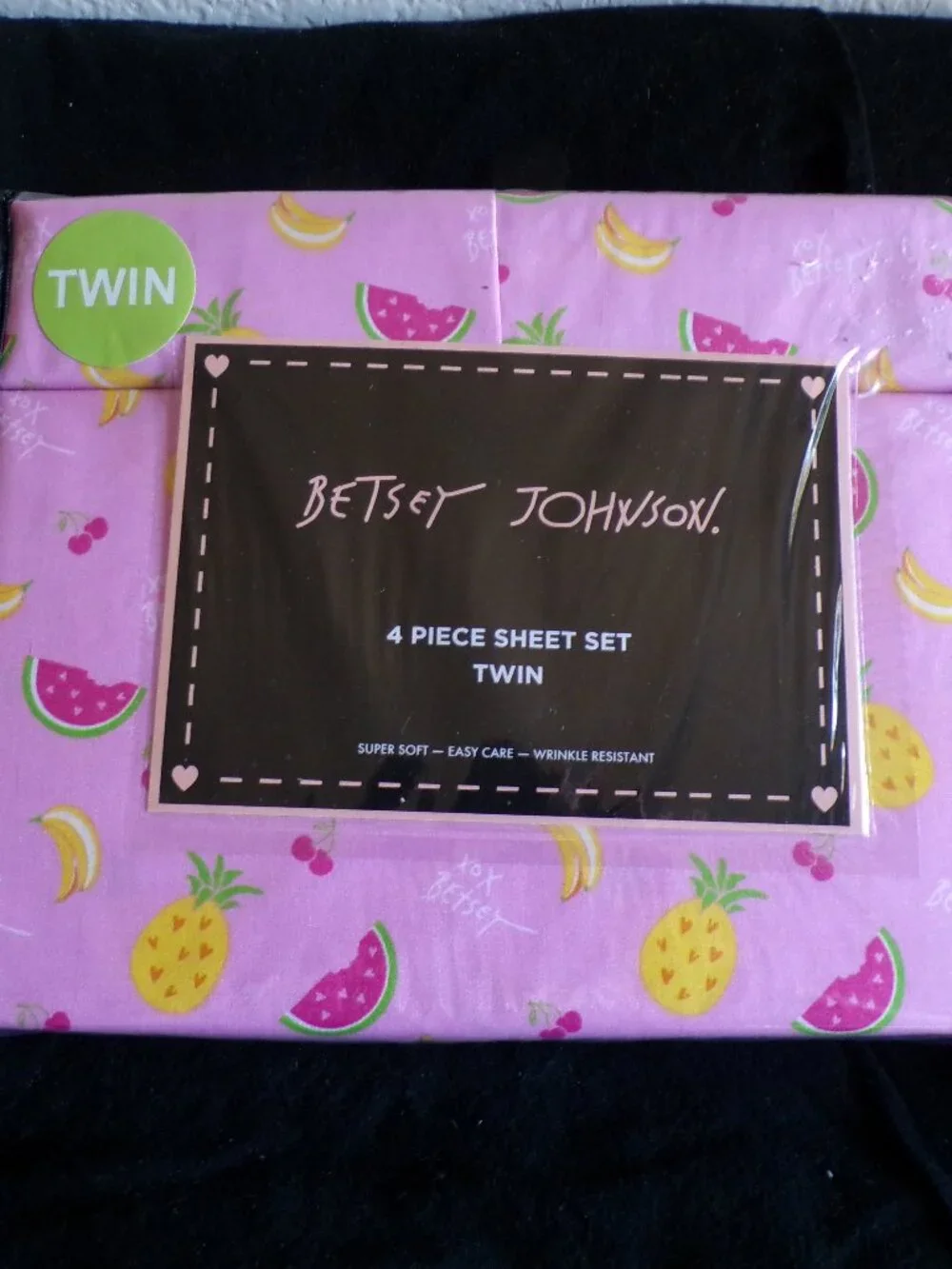BETSEY JOHNSON 4 Piece Twin Sheet Set Super Soft Easy Care Wrinkle Resistant NEW